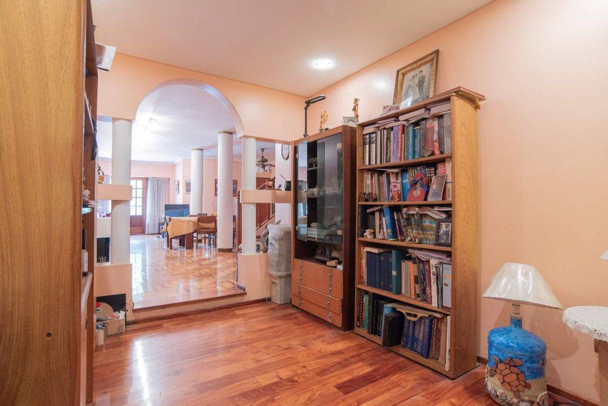 Foto de VENTA CASA 5 AMB VELEZ SARFIELD PILETA QUINCHO, imagen 2
