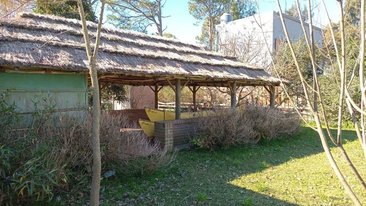 VENTA - CASA 3 AMB - PILETA Y PARRILLA - LAG LOBOS 4