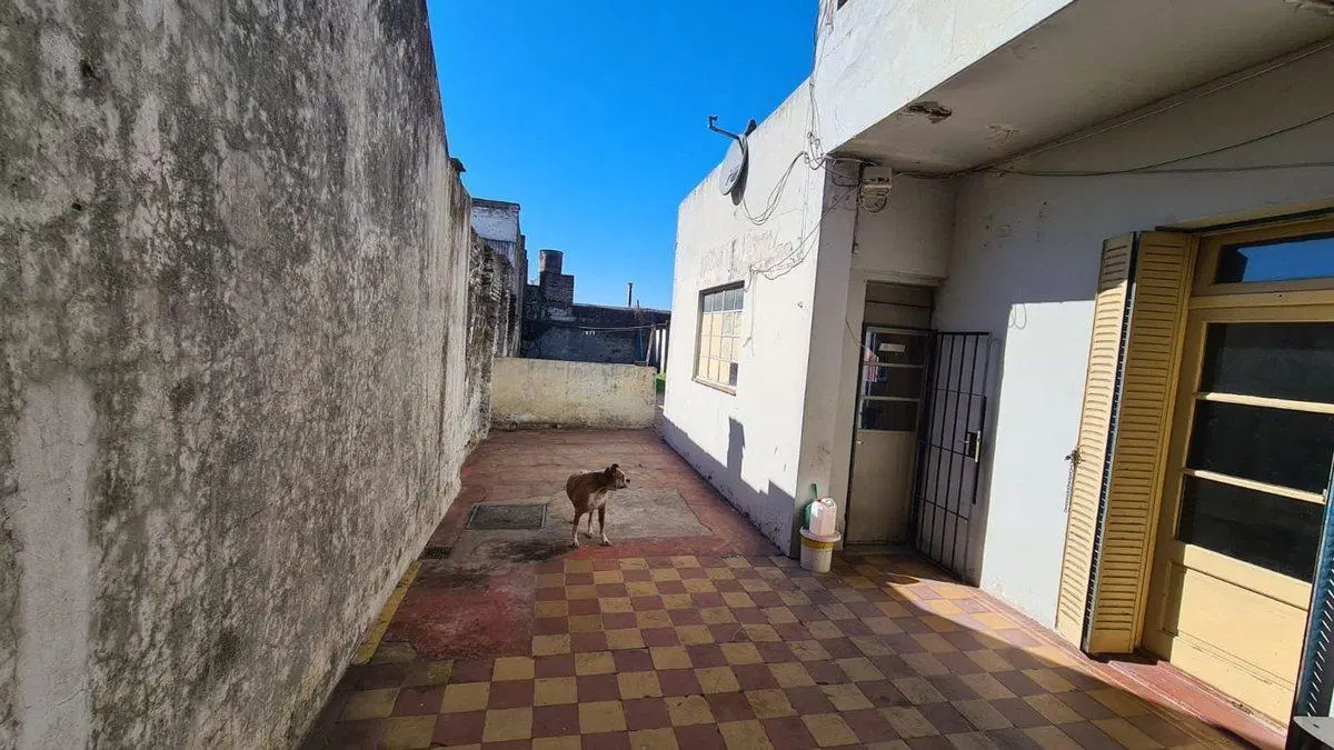 VENTA CASA LOTE PROPIO A RECICLAR VILLA LUGANO 2