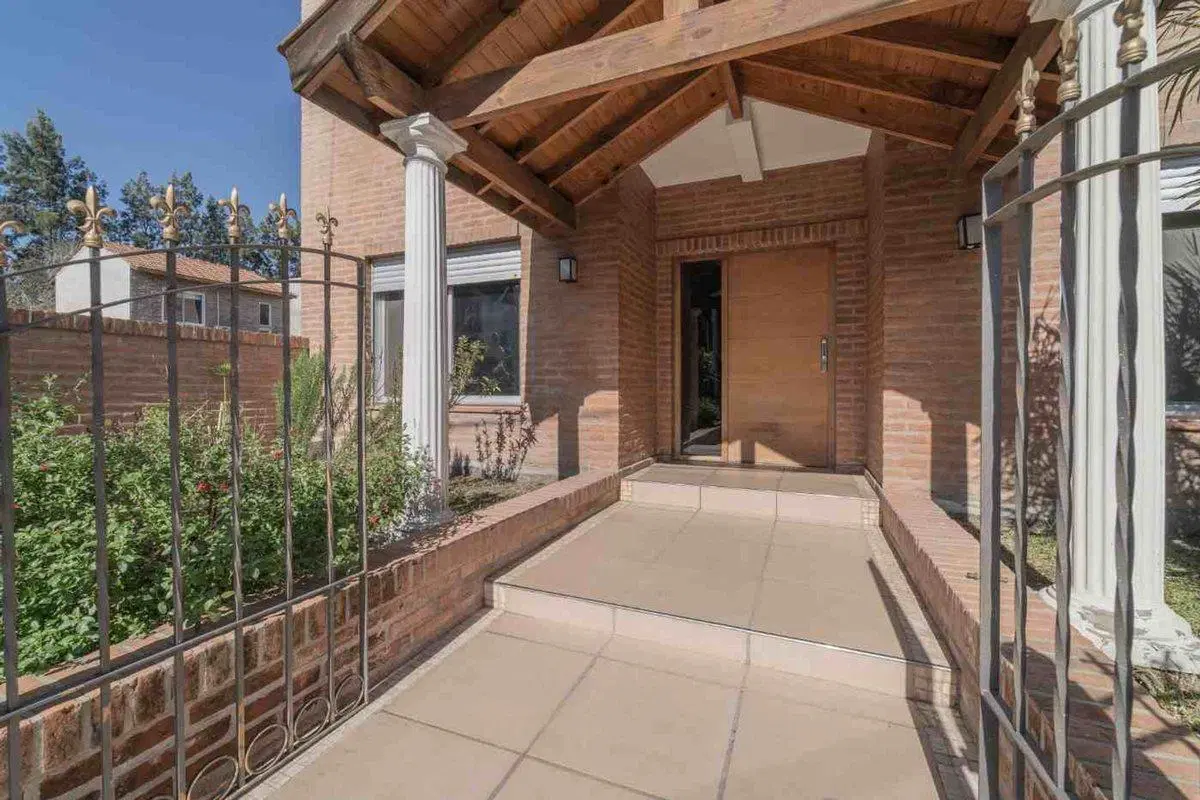 VENTA CASA ALTOS DE PACHECO 5 AMB. JARDÍN PILETA 3