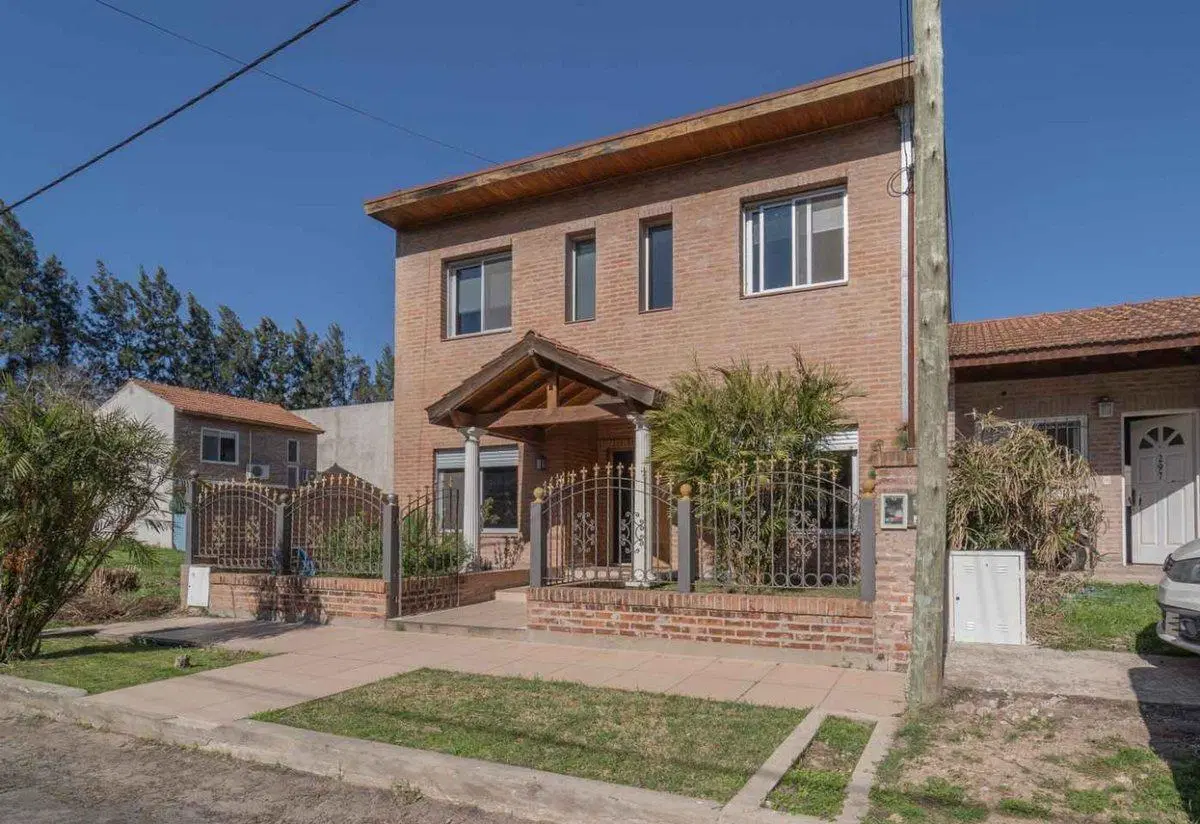 VENTA CASA ALTOS DE PACHECO 5 AMB. JARDÍN PILETA 2