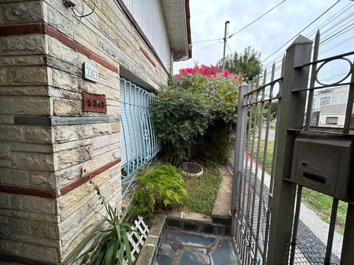 VENTA CASA 3 AMB.EN SAN ANDRES CON PILETA Y PARQUE 4