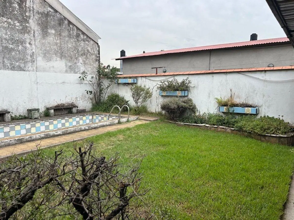 VENTA CASA 3 AMB.EN SAN ANDRES CON PILETA Y PARQUE 3