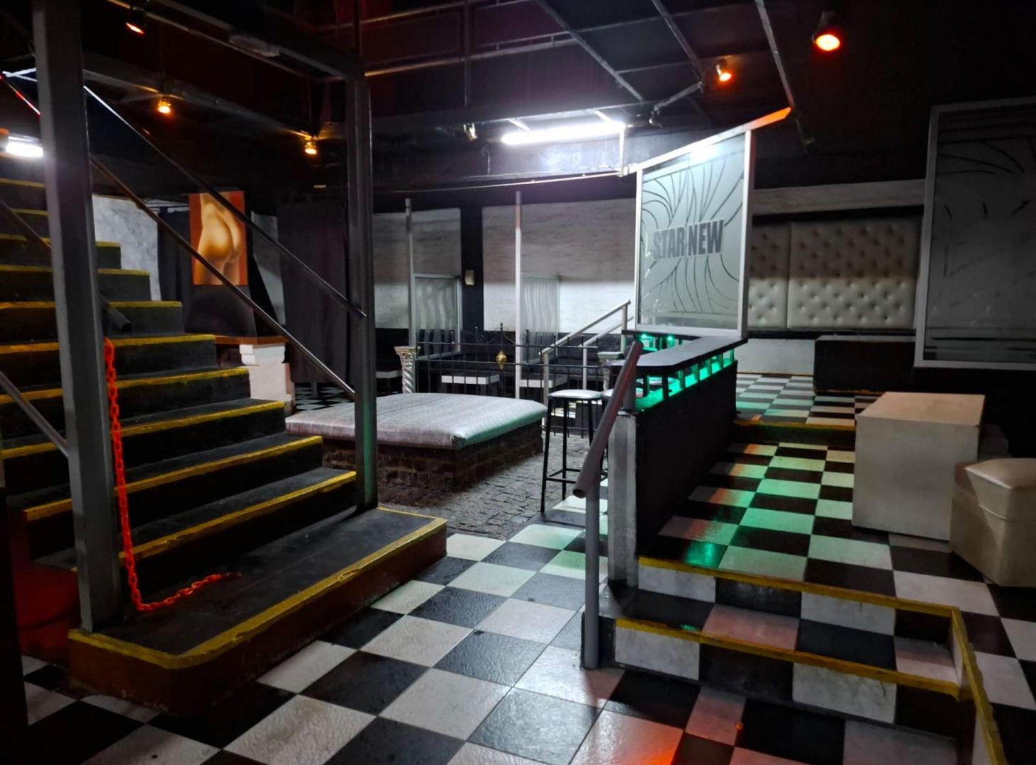 Foto de LOCAL Y DEPOSITO VENTA VILLA MITRE TERRAZA PILETA, imagen 3