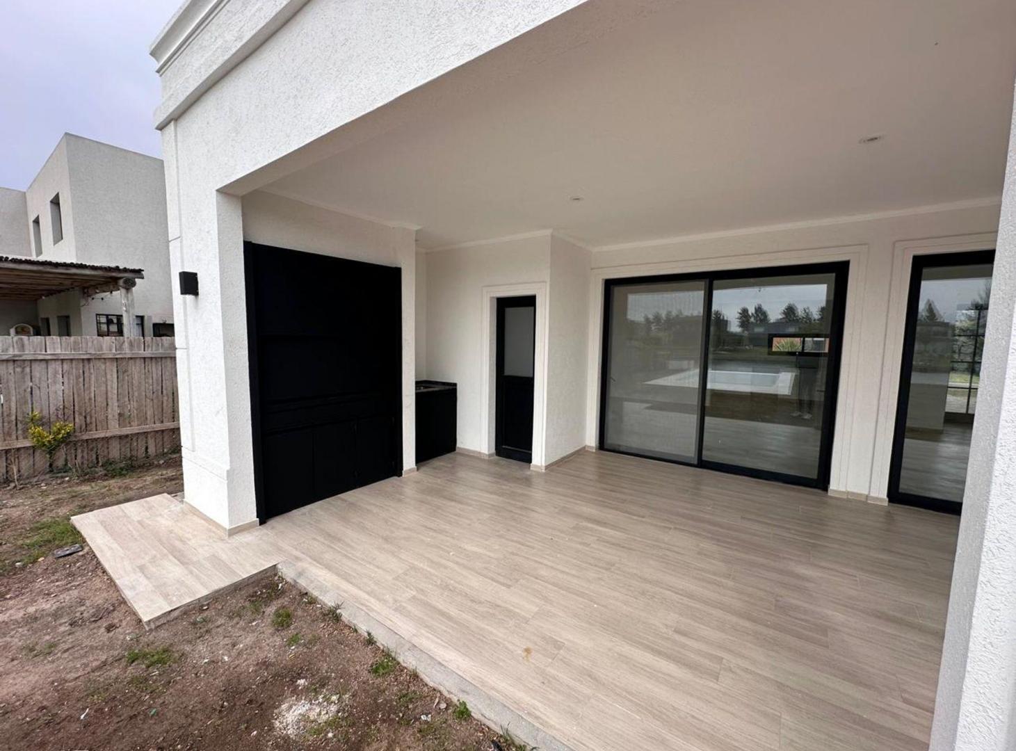 Foto de VENTA CASA 5 AMB AL AGUA ESTILO FRANCES MODERNO, imagen 3