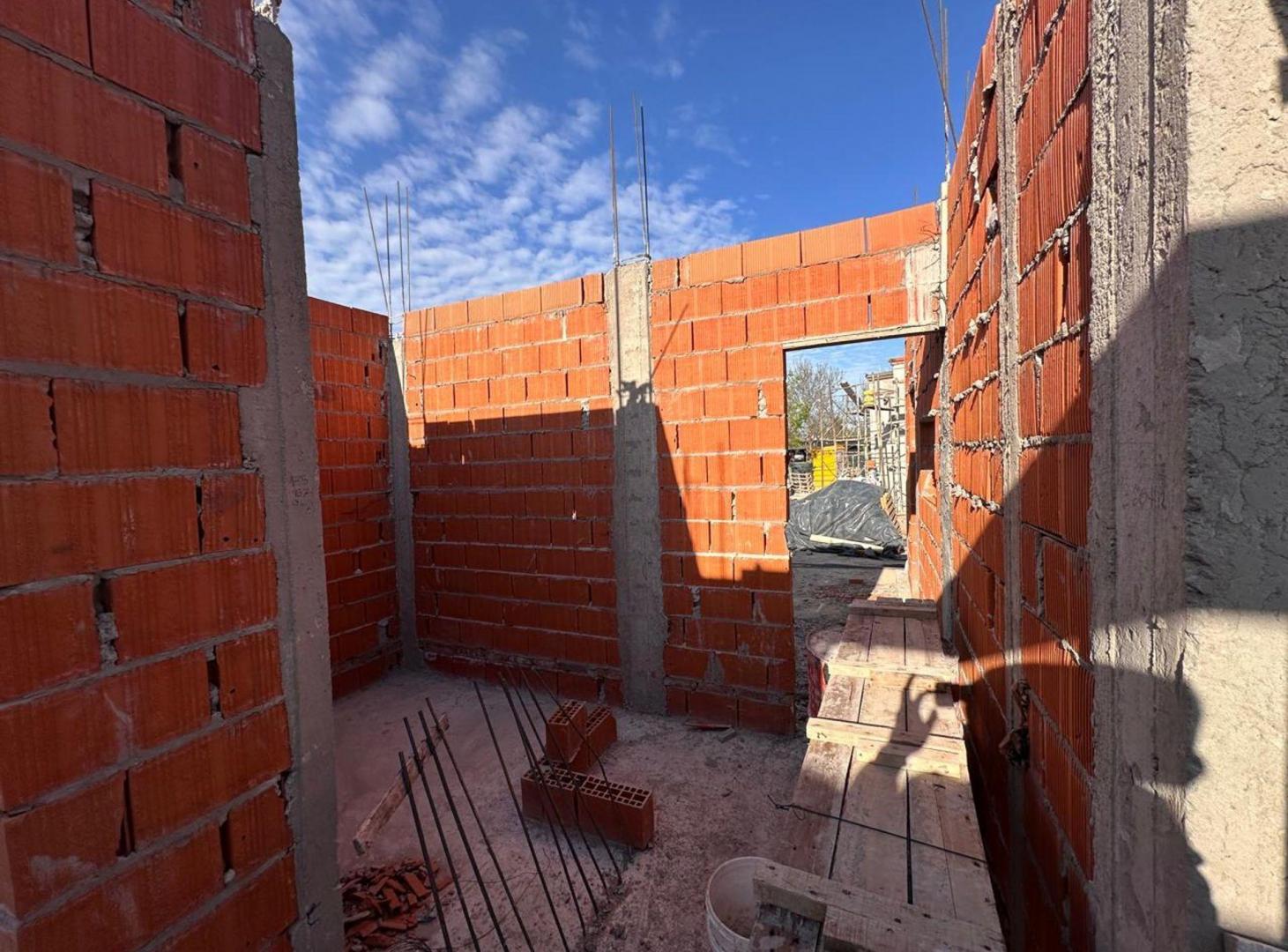Foto de VENTA CASA 5 AMB 2 PLANTAS LOTE CENTRAL PISCINA, imagen 3