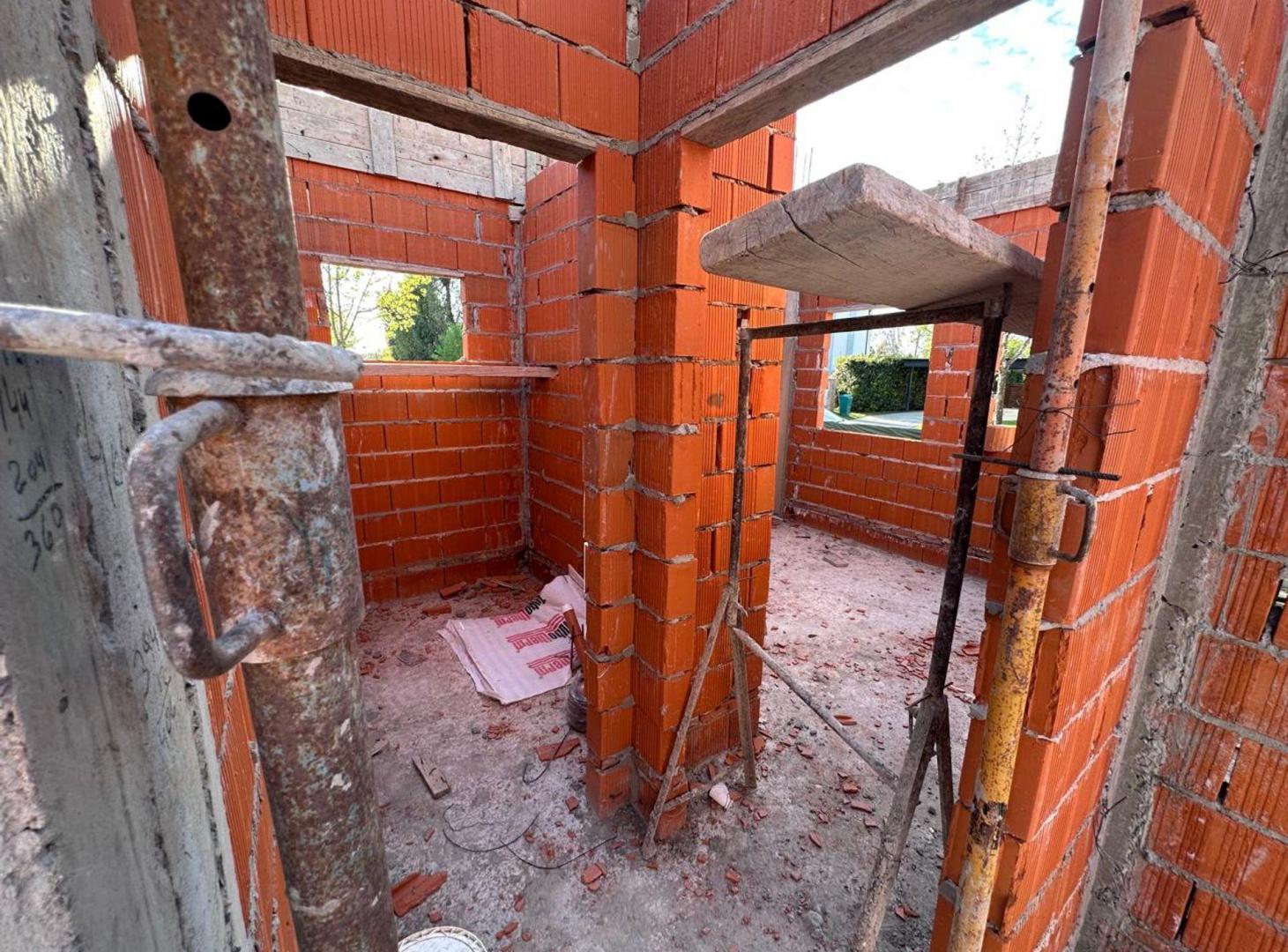 Foto de VENTA CASA 5 AMB 2 PLANTAS LOTE CENTRAL PISCINA, imagen 4