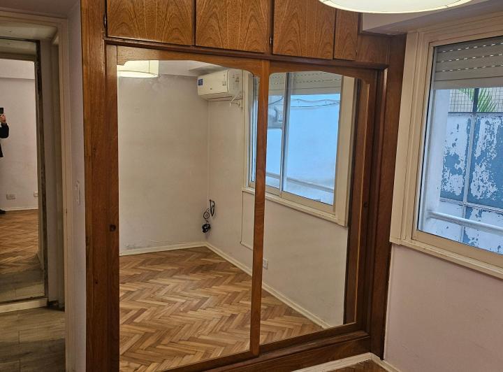 Dueño Alquila Excelente departamento de 3 Ambientes y dos patios en primer piso 1