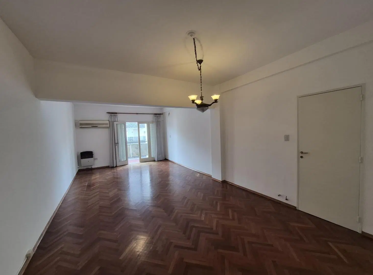 Departamento enorme a metros de cañada! 3 dorm, frente con gran balcon! impecable 3