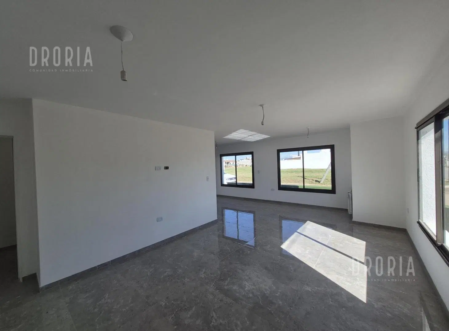 CASA sobre terreno 275m2 sup cub 140m2 en Cuestas de Manantiales 2