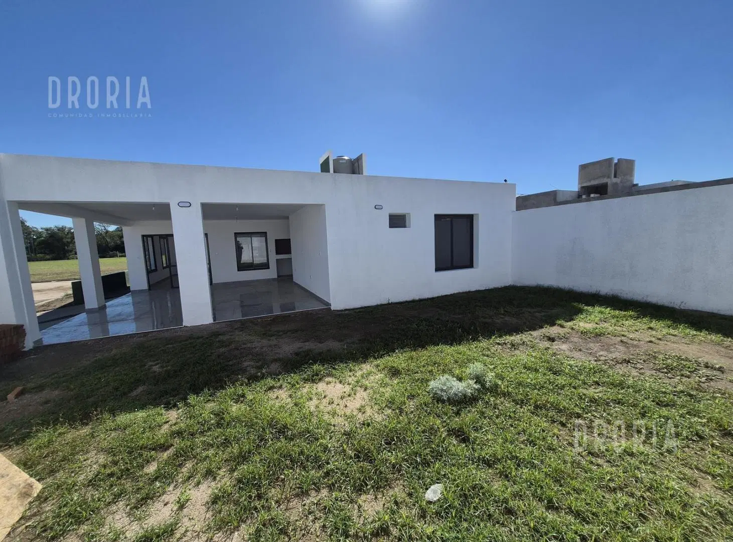 CASA sobre terreno 275m2 sup cub 140m2 en Cuestas de Manantiales 3