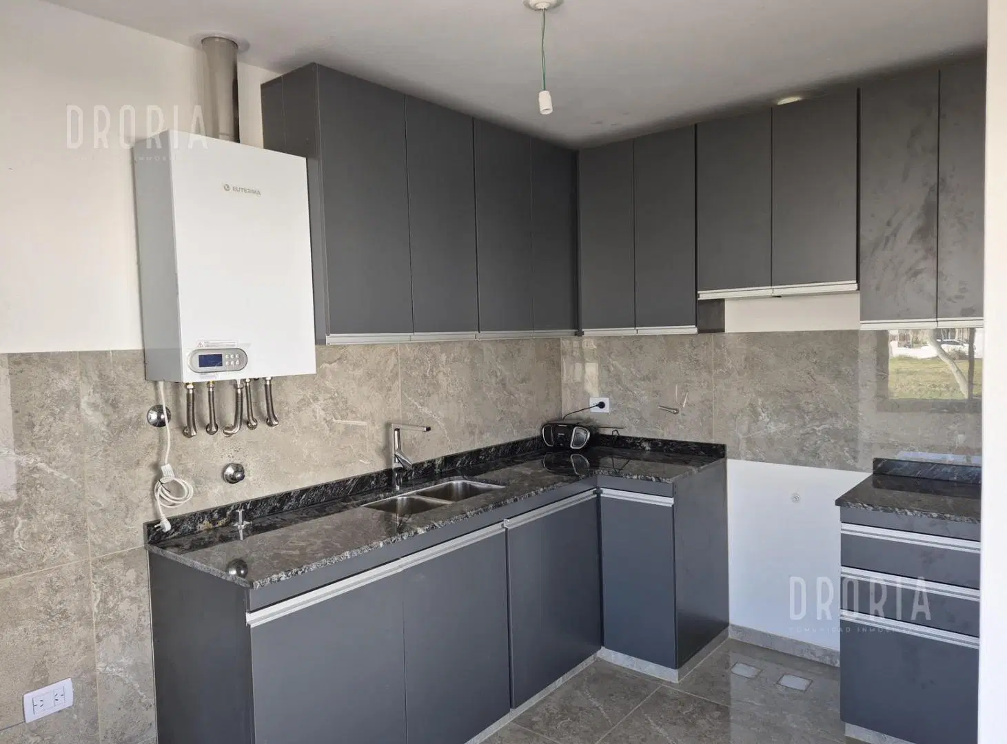 CASA sobre terreno 275m2 sup cub 140m2 en Cuestas de Manantiales 4