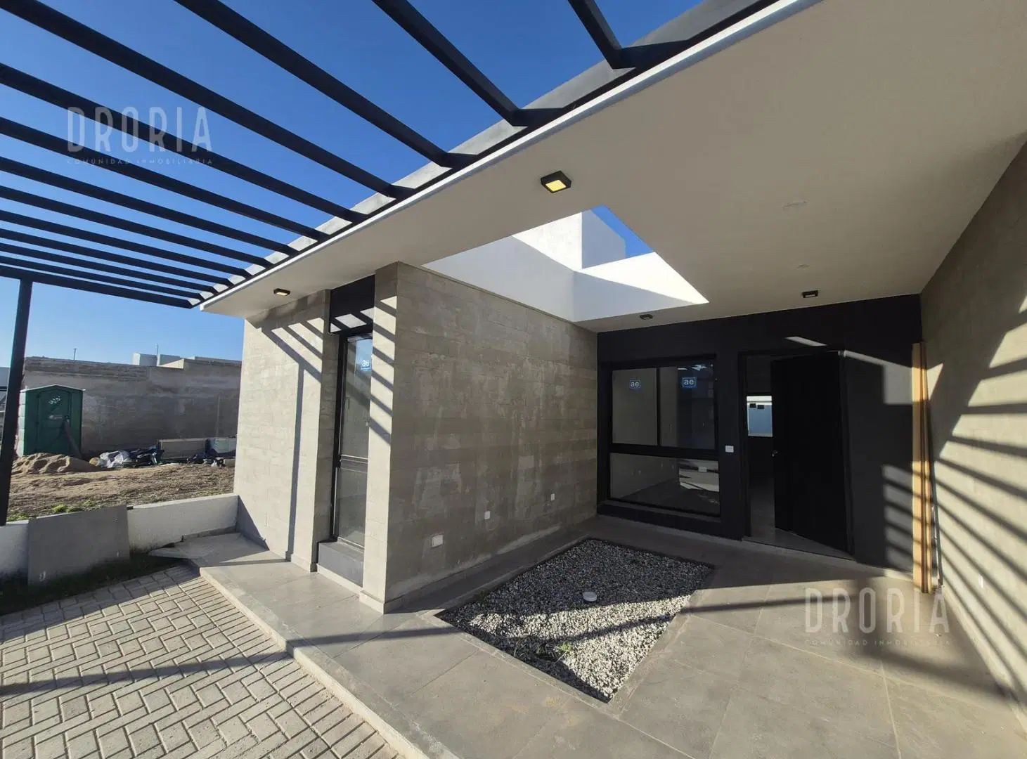 Se vende Duplex en Solares de Manantiales, sobre boulevard principal!!! Mza 55 Lote 19 3