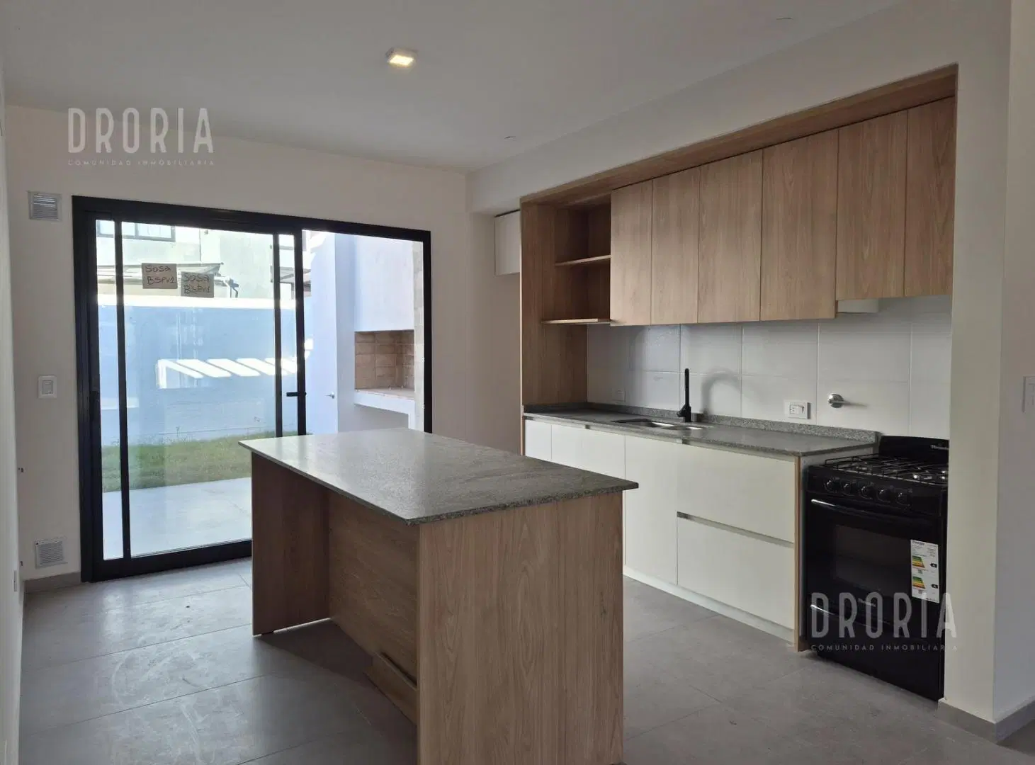 Se vende Duplex en Solares de Manantiales, sobre boulevard principal!!! Mza 55 Lote 19 2