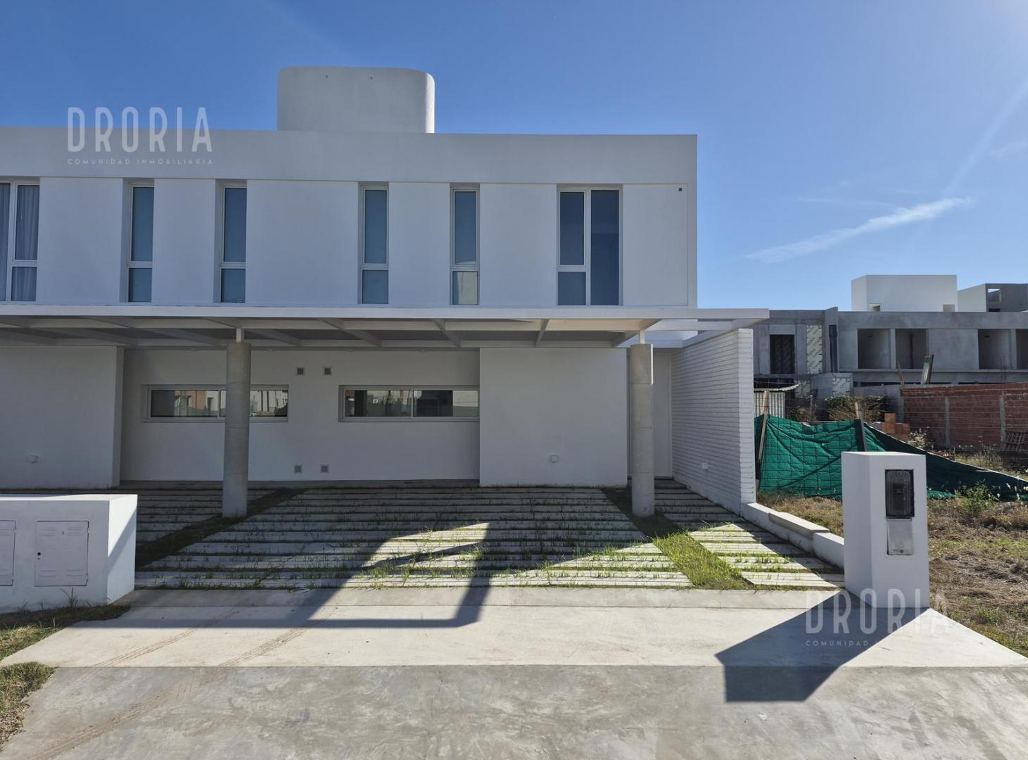 Foto de DUPLEX DE CATEGORIA EN VENTA 3 DORMITORIOS BRISAS DE MANANTIALES, imagen 5