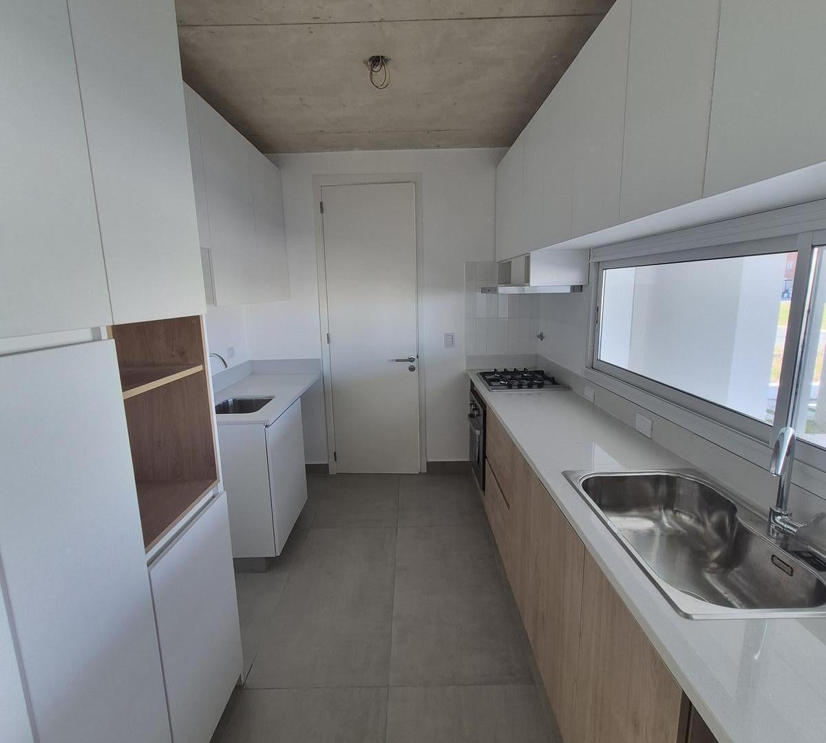 Foto de DUPLEX DE CATEGORIA EN VENTA 3 DORMITORIOS BRISAS DE MANANTIALES, imagen 2
