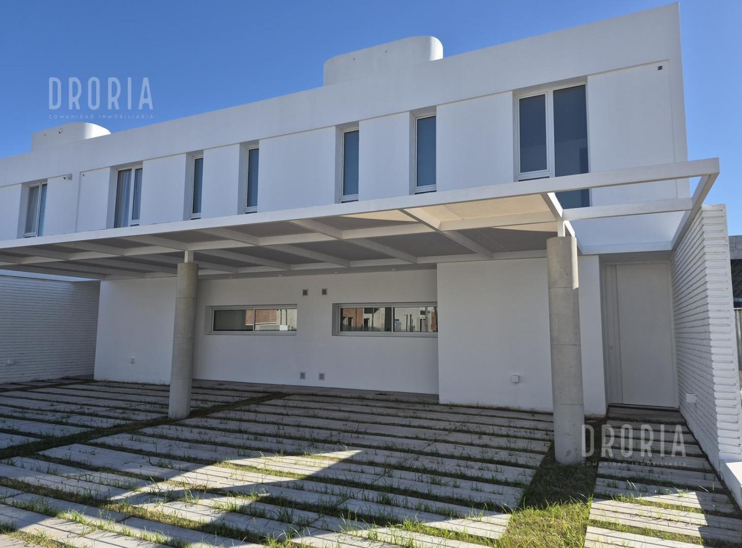 Foto de DUPLEX DE CATEGORIA EN VENTA 3 DORMITORIOS BRISAS DE MANANTIALES, imagen 1