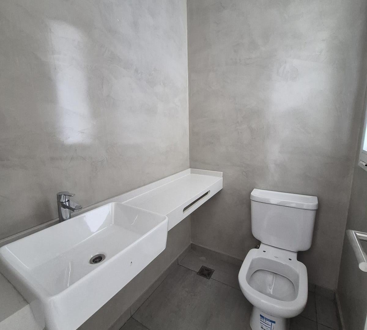 Foto de DUPLEX DE CATEGORIA EN VENTA 3 DORMITORIOS BRISAS DE MANANTIALES, imagen 4