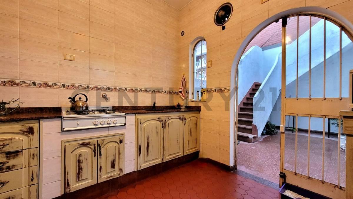 Venta PH 6 Ambientes con Cochera Cubierta, Terraza y Quincho Multifamiliar en Villa Pueyrredon 2