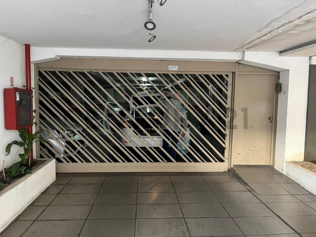 Venta cochera en edificio en Belgrano