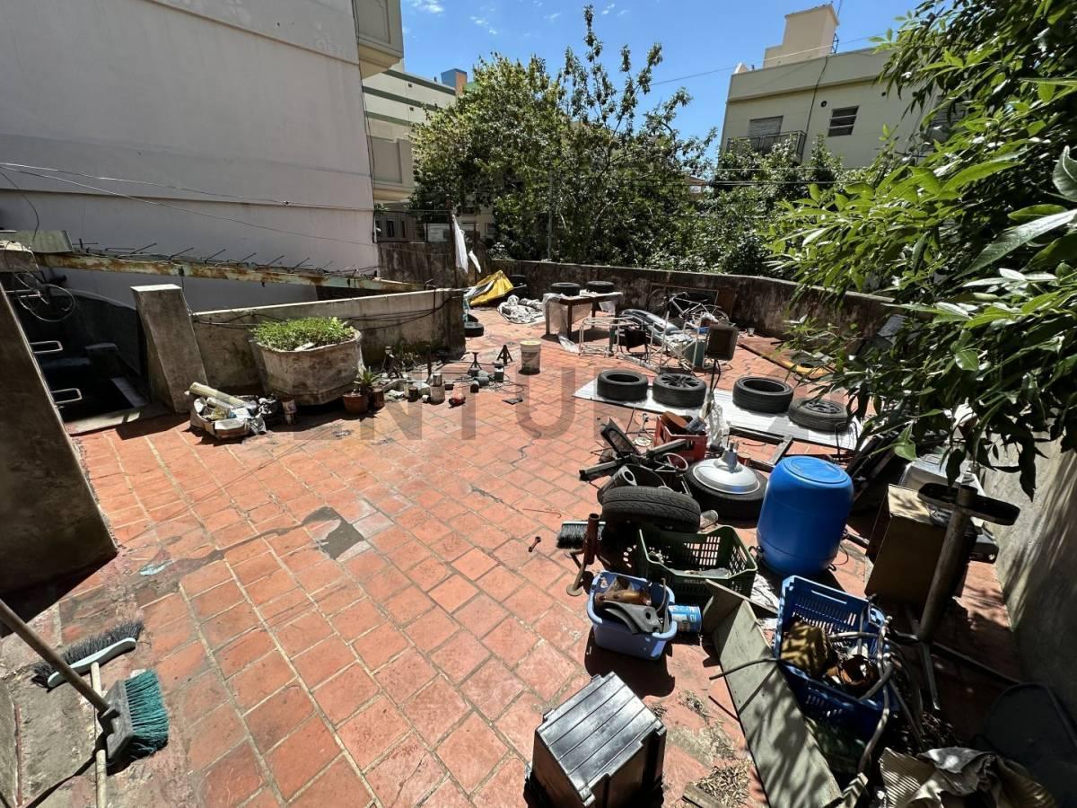 Venta Casa de 6 Ambientes a Reciclar con Garage en Av Principal de Villa Pueyrredon 4