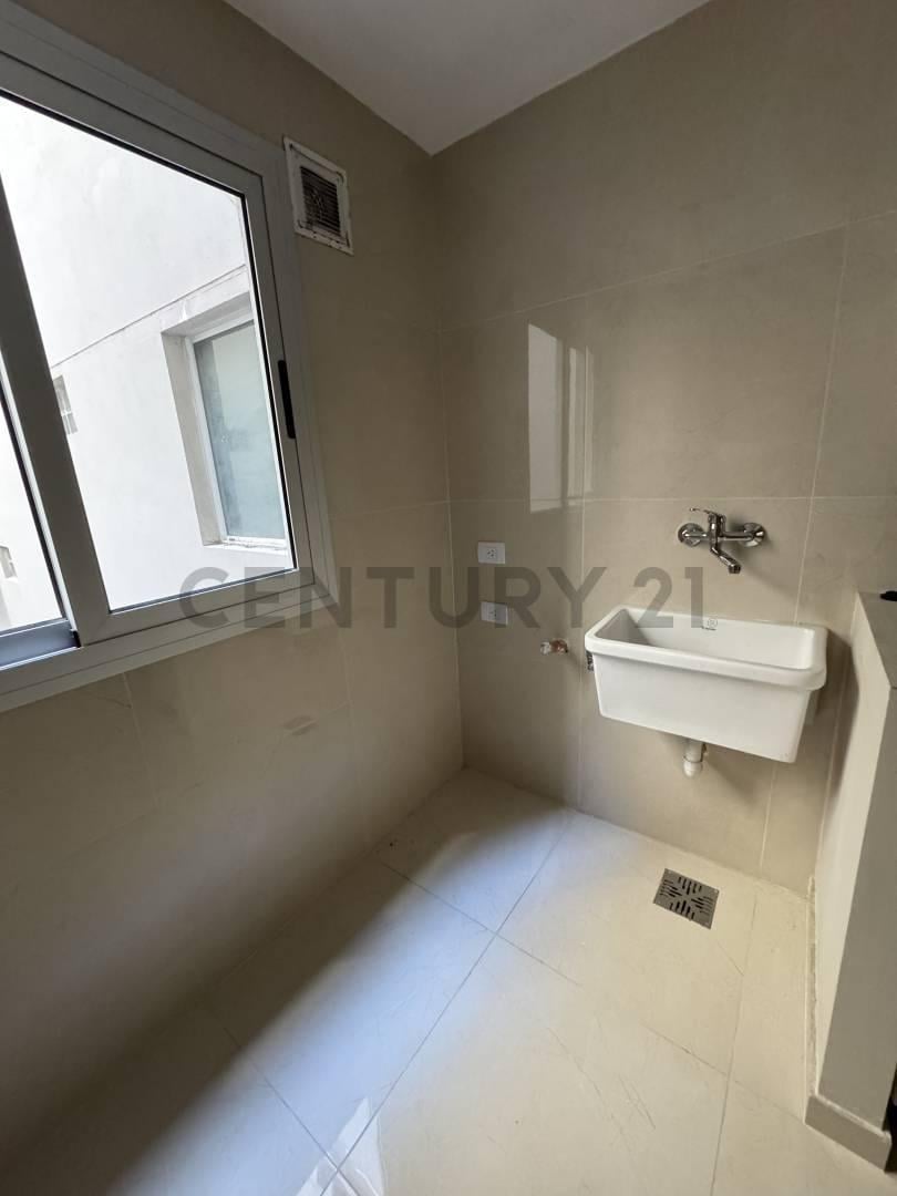 VENTA DE 3 AMBIENTES EN PALERMO A ESTRENAR, CON COCHERA Y BAULERA, DE 90 M2, CATEGORIA, AL FRENTE,