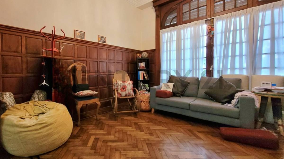 Casa en Venta en Flores con Patio 1