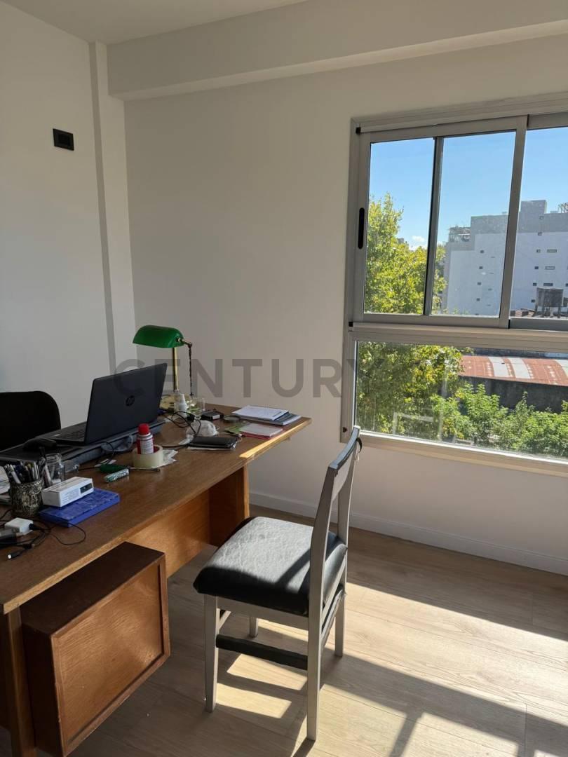Venta Departamento 3 Ambientes C/balcón Al Frente en Parque Cha 4