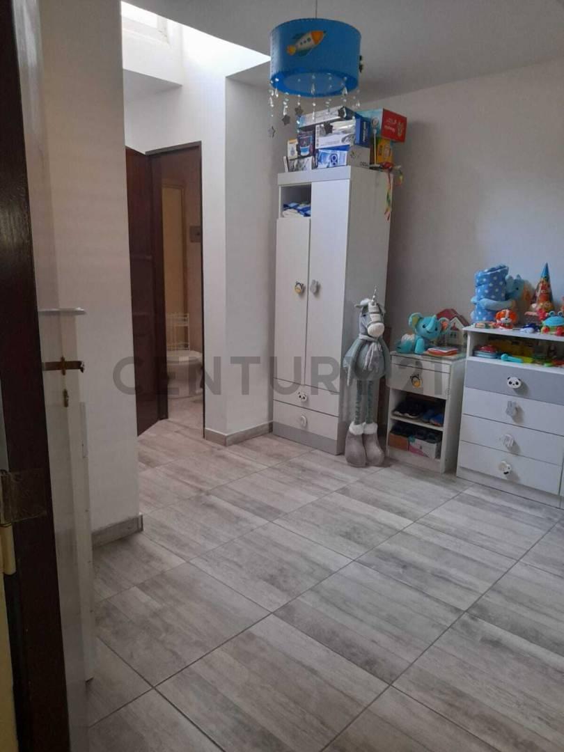 Casa en Venta Olivos - Roche - 6 Ambientes - Pileta - Parrilla - 2 Cocheras 5