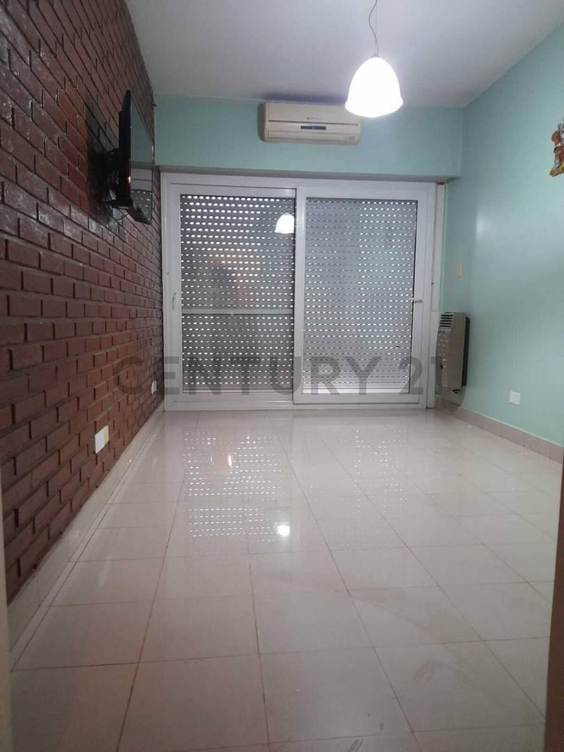Casa en Venta Olivos - Roche - 6 Ambientes - Pileta - Parrilla - 2 Cocheras 4