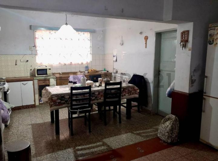 Oportunidad en San Martín – Casa de 4 ambientes a reciclar sobre lote de 379 m² 5
