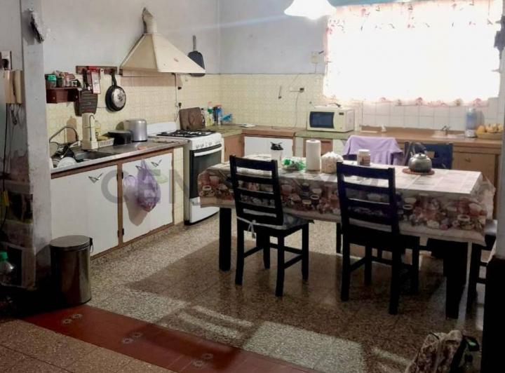 Oportunidad en San Martín – Casa de 4 ambientes a reciclar sobre lote de 379 m² 3