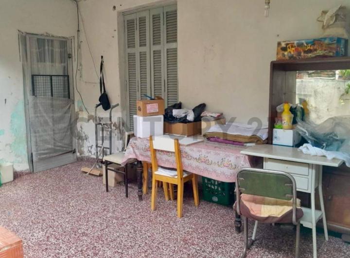 Oportunidad en San Martín – Casa de 4 ambientes a reciclar sobre lote de 379 m² 2