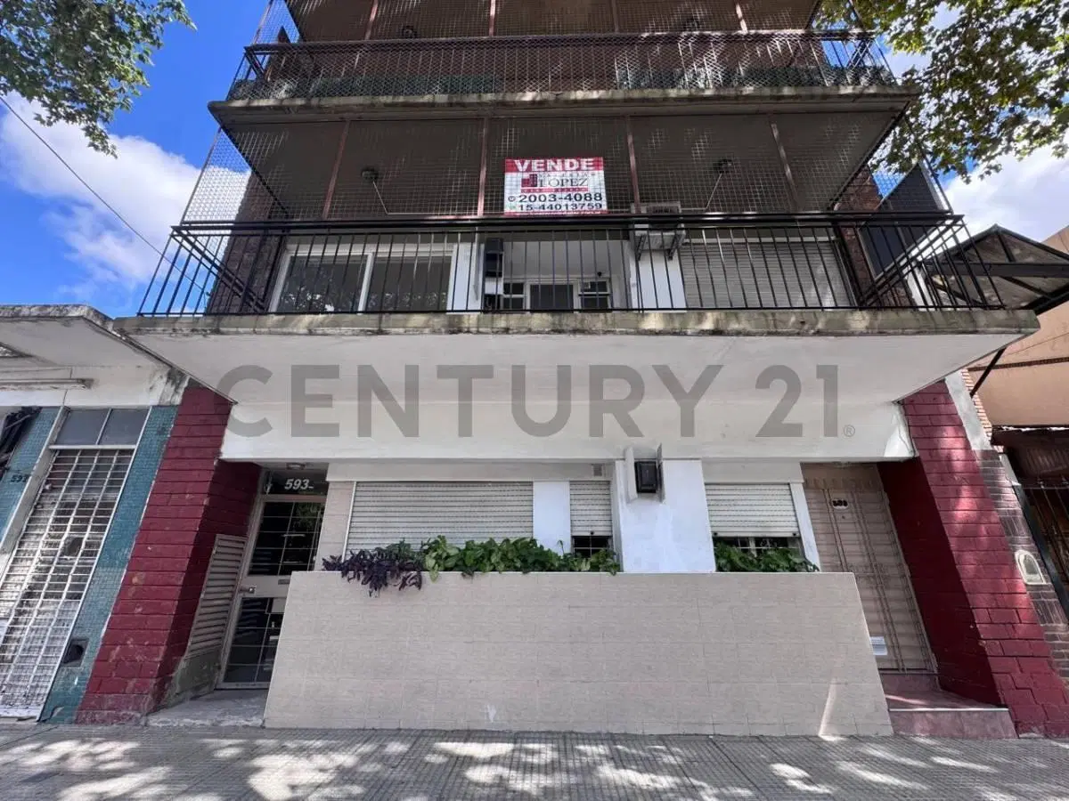 Venta Departamento 2 ambientes con patio en Parque Avellaneda 4