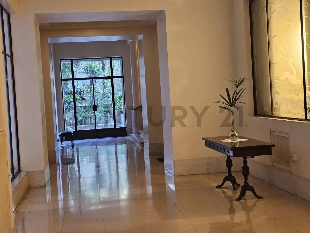 Venta Departamento de Categoría 4 Ambientes con Dependencia en Retiro | Amplia Planta 5
