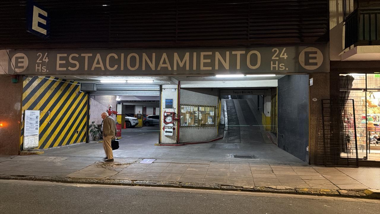 VENTA COCHERA FIJA Y CUBIERTA EN RECOLETA