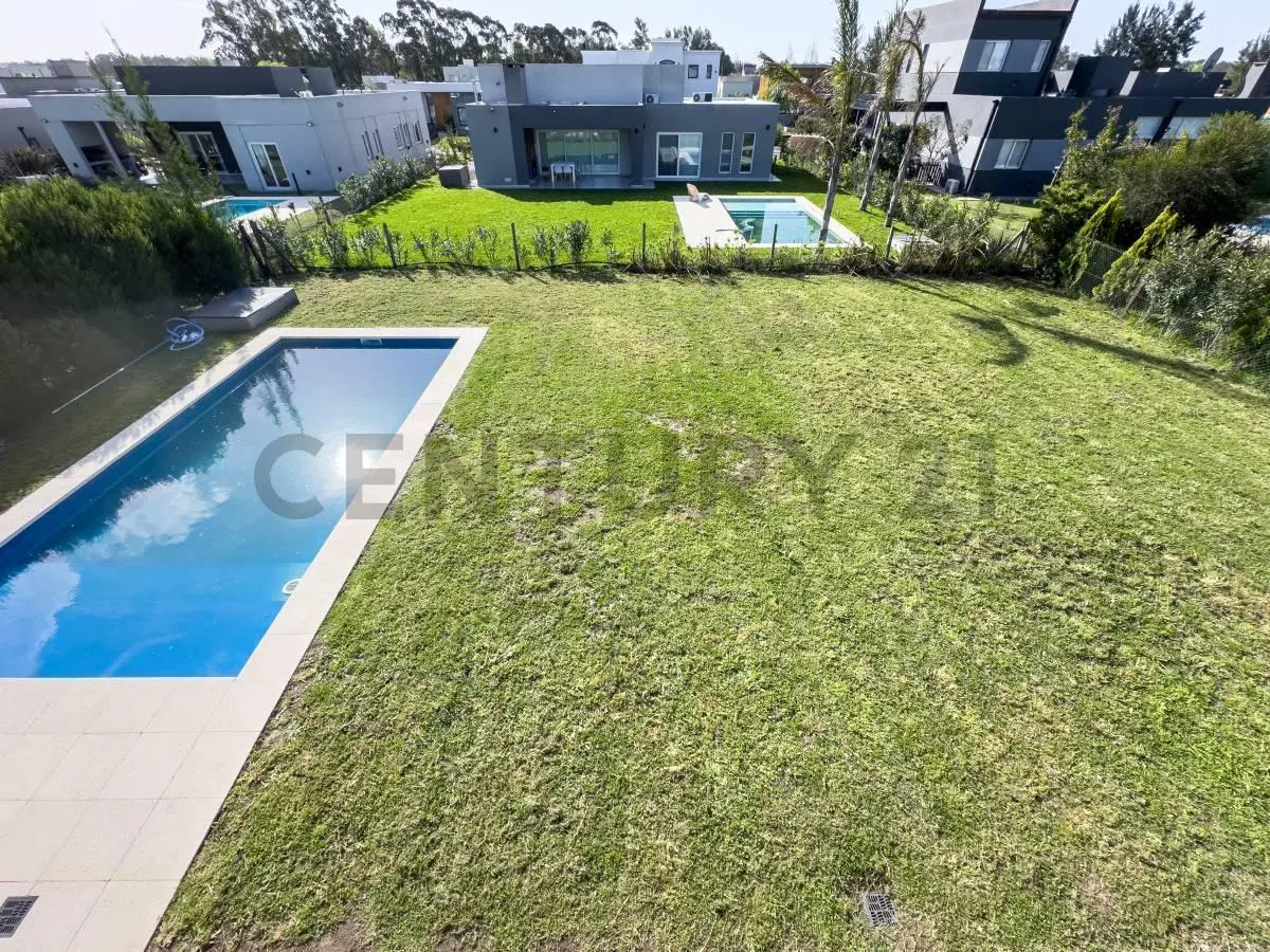 VENTA CASA 5 AMBIENTES EN BARRIO CERRADO SANTA INÉS CANNING CON DOS COCHERAS, JARDÍN, PILETA Y PARRI 5