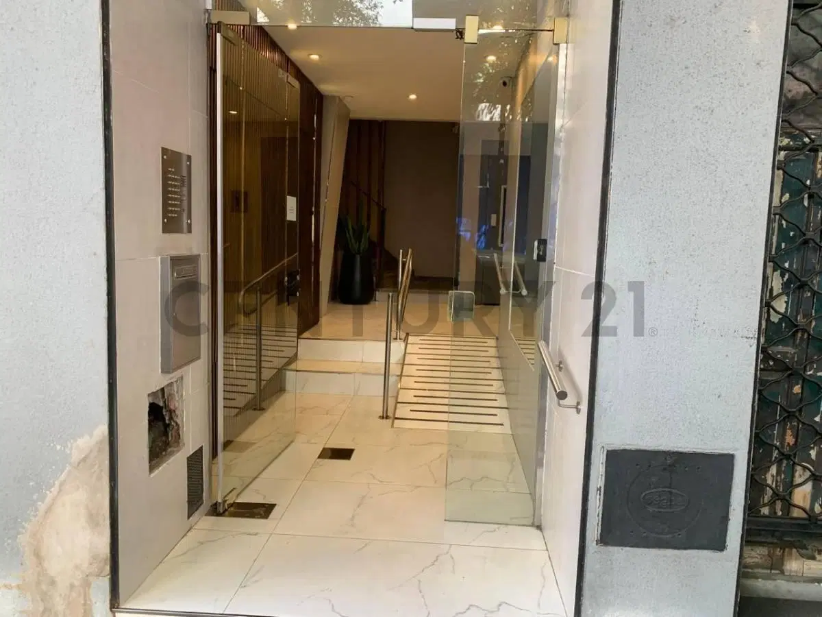Venta Departamento al frente de 4 ambientes con patio y balcón en Almagro 2