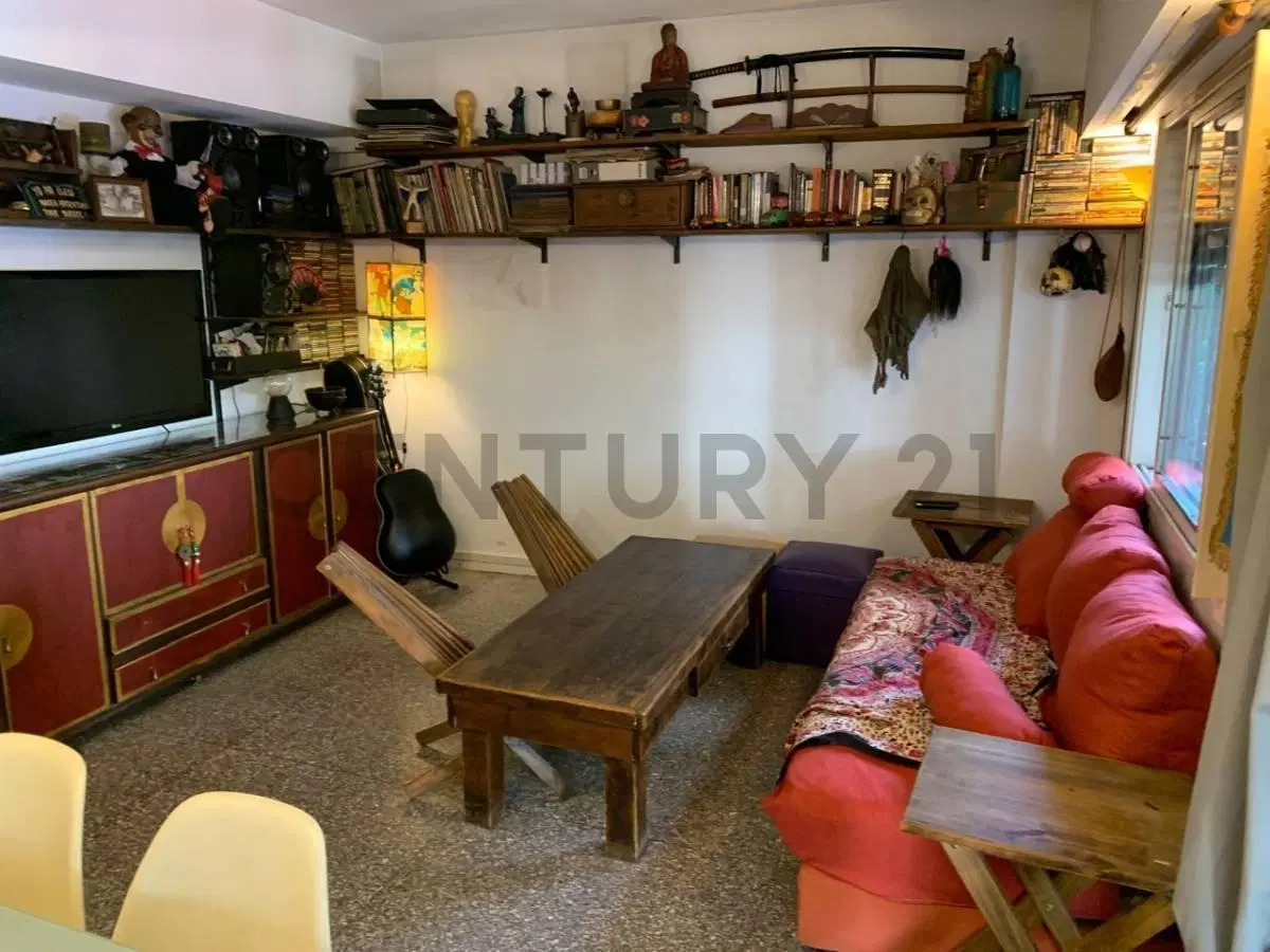 Venta Departamento al frente de 4 ambientes con patio y balcón en Almagro 3