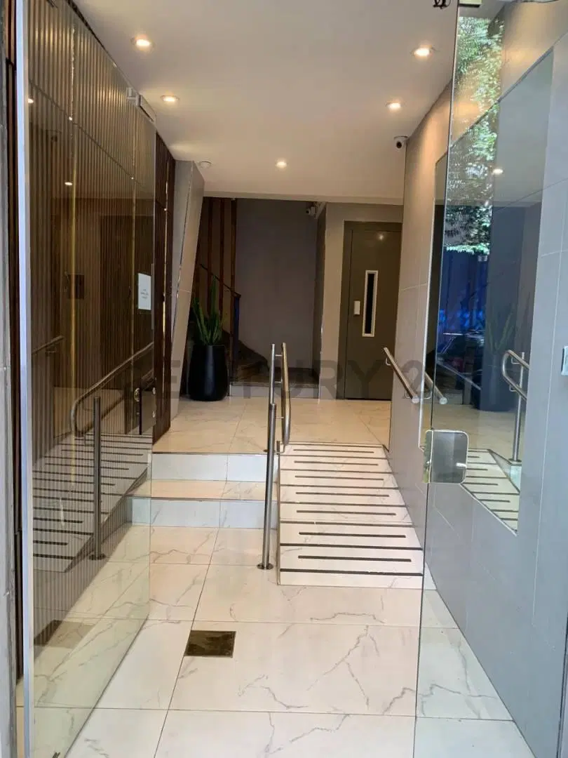 Venta Departamento al frente de 4 ambientes con patio y balcón en Almagro 4