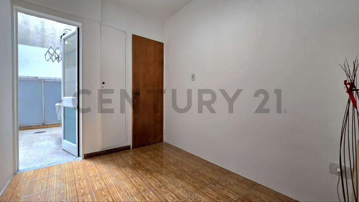 Venta departamento tipo PH 3 ambientes con doble patio en villa pueyredon