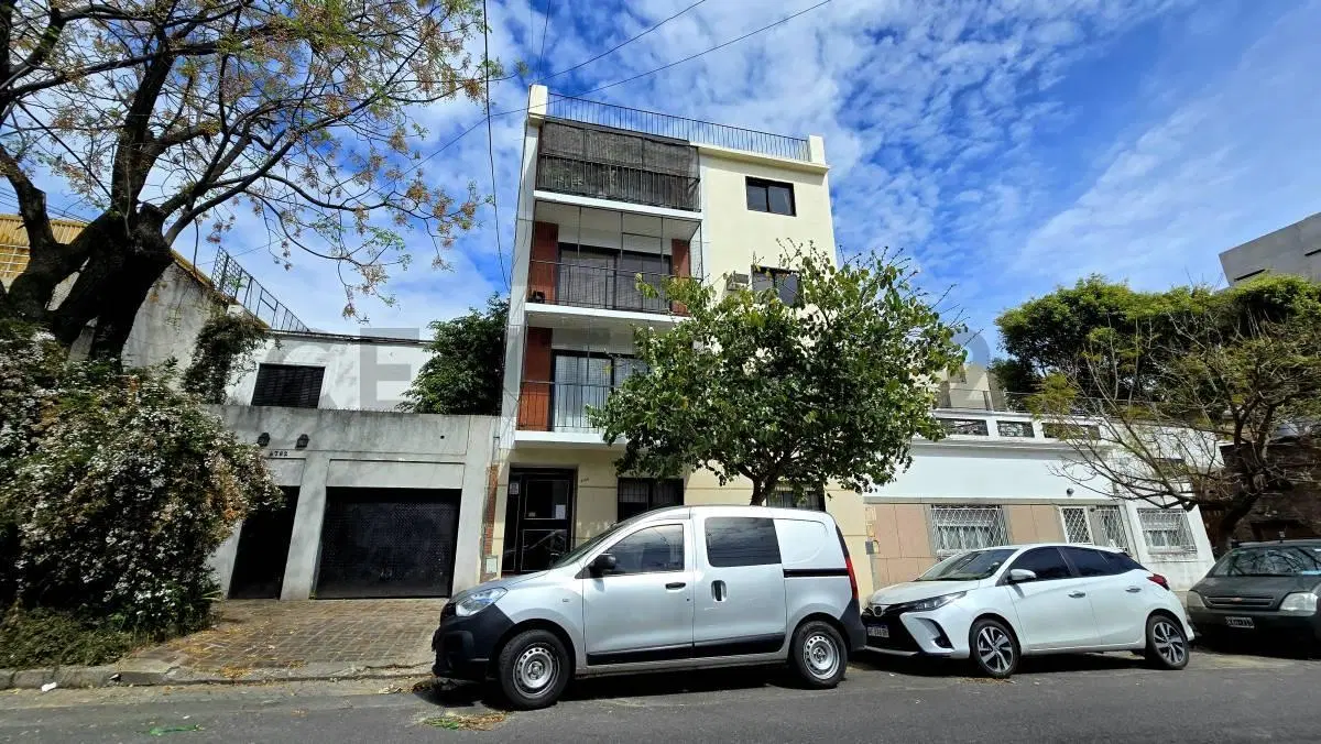 Venta departamento tipo PH 3 ambientes con doble patio en villa pueyredon 4