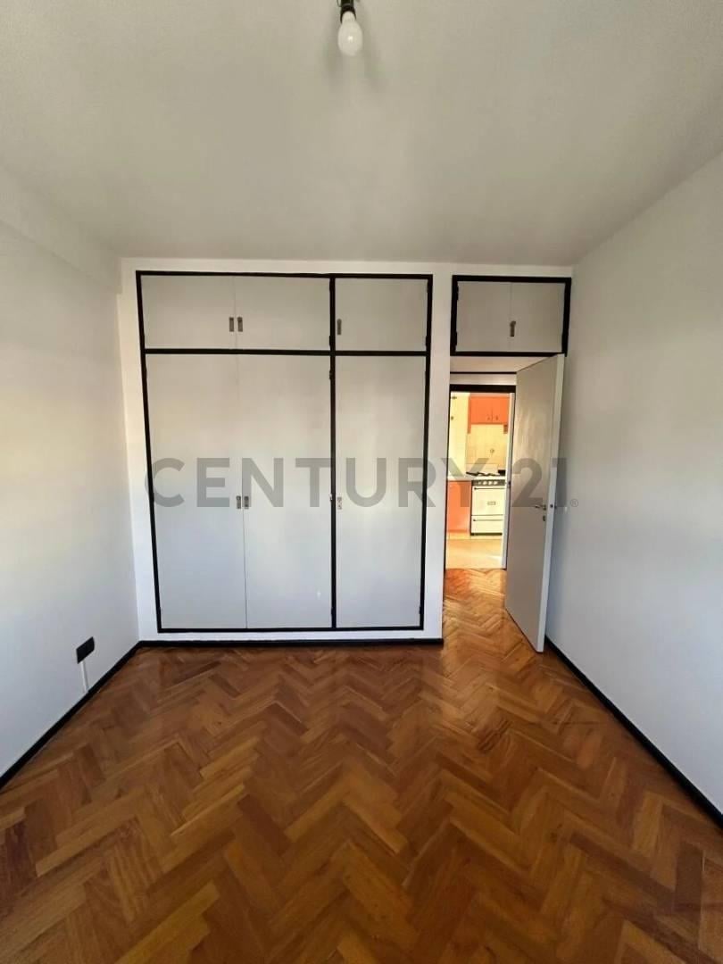 Foto de VENTA DEPARTAMENTO 3 AMBIENTES EN VILLA DEVOTO CON BALCON AL FRENTE, imagen 2