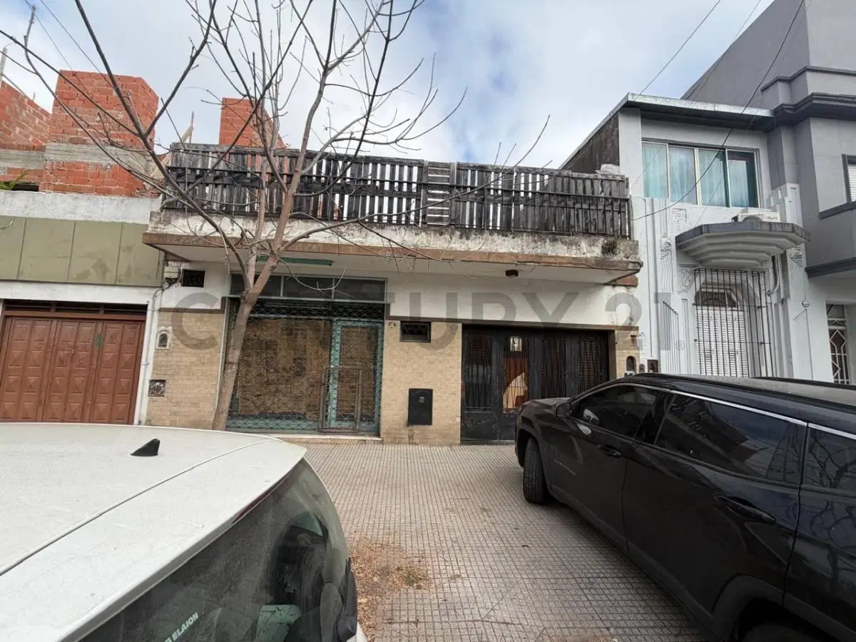 Venta Casa/lote propio con local, patio cubierto y gran terraza en Villa Pueyrredón 4