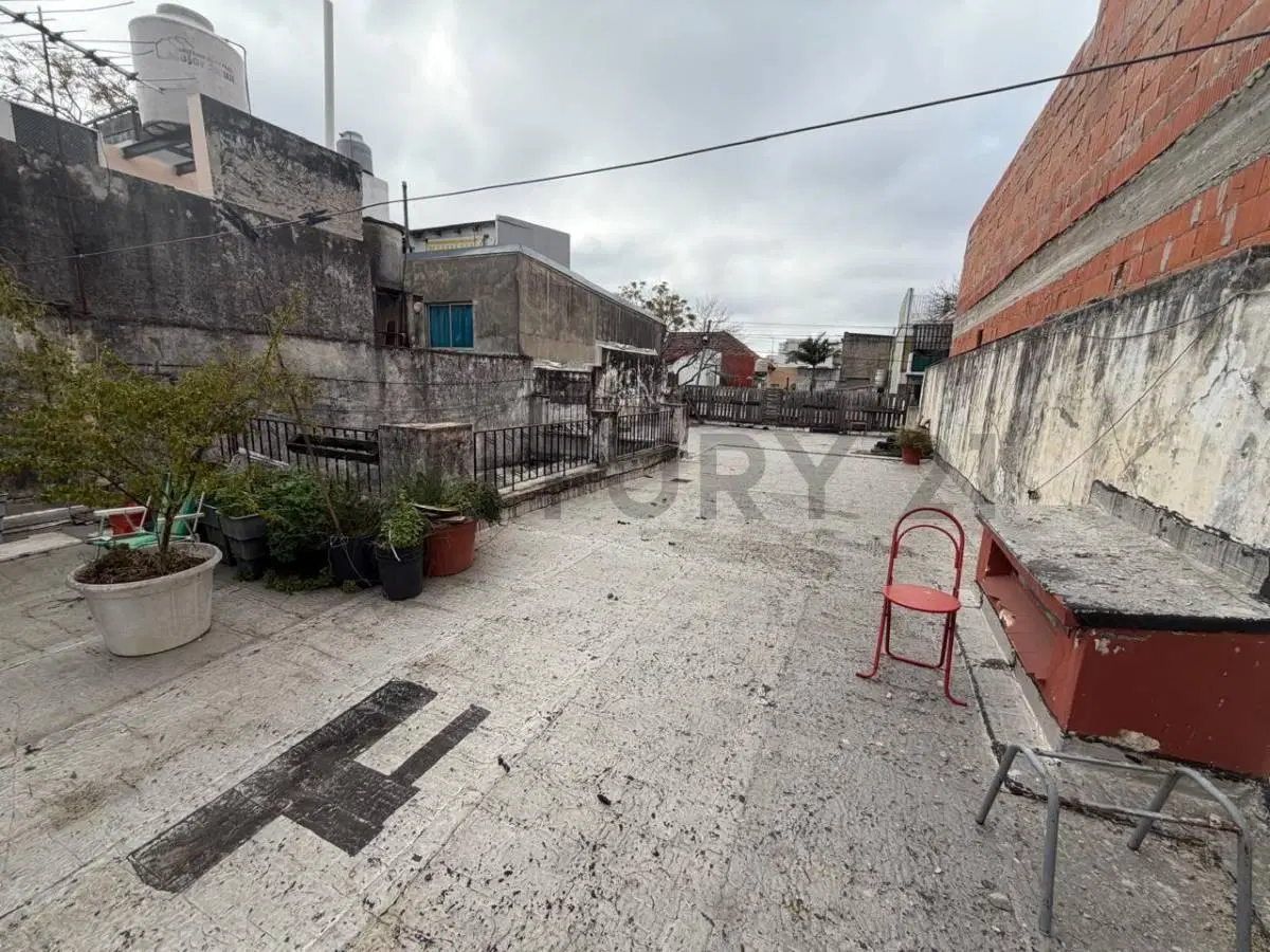 Venta Casa/lote propio con local, patio cubierto y gran terraza en Villa Pueyrredón 2