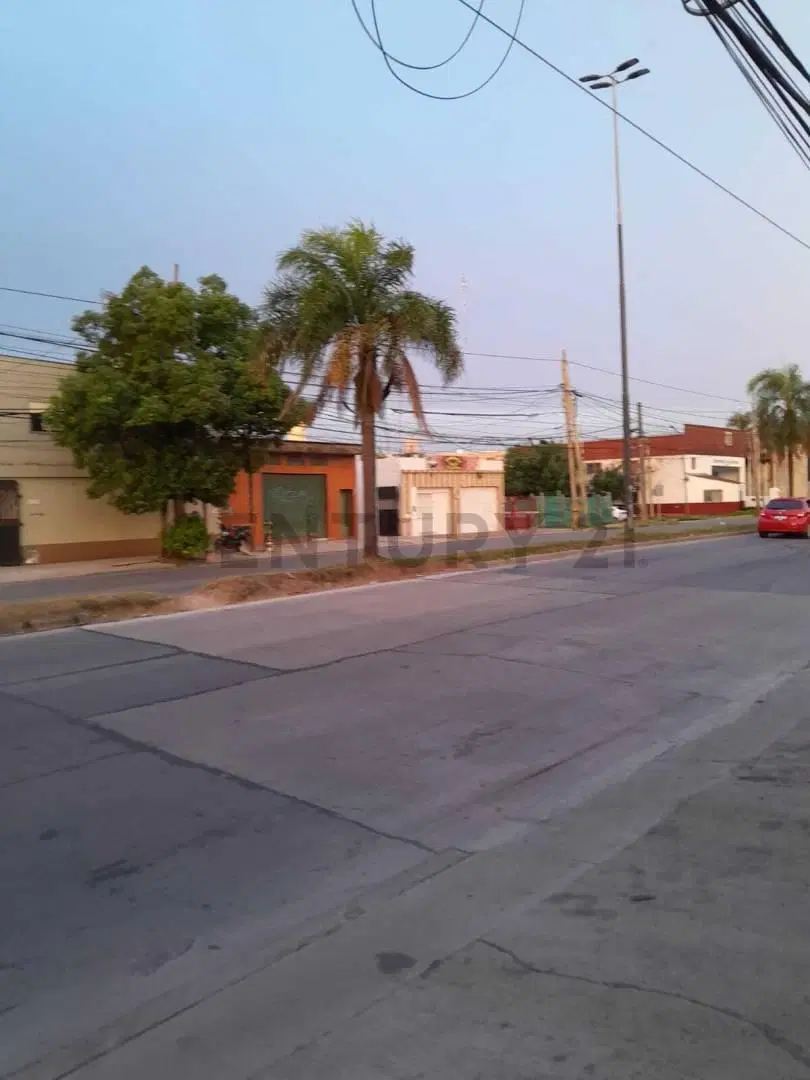 venta casa 2 ambientes y medio con 2 locales en El Talar 3
