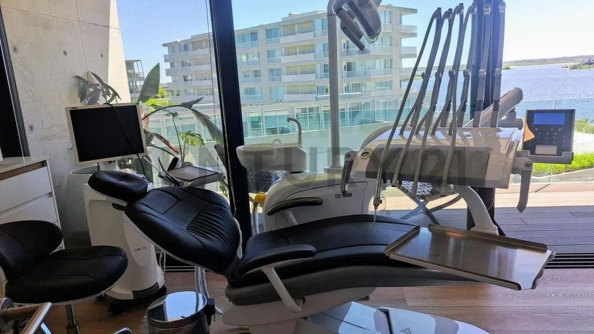 VENTA DEPARTAMENTO 2 AMBIENTES EN PUERTOS TRANSFORMADO EN CONSULTORIO MEDICO APTO PROFESIONAL CON BA 2