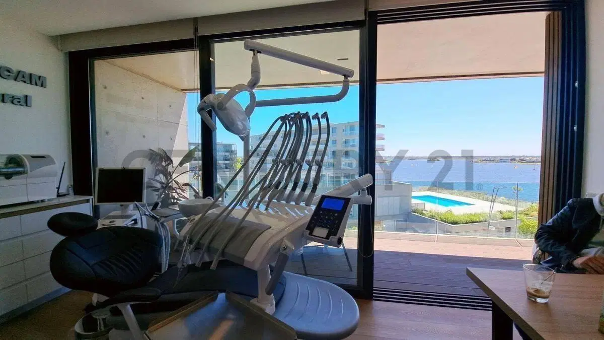 VENTA DEPARTAMENTO 2 AMBIENTES EN PUERTOS TRANSFORMADO EN CONSULTORIO MEDICO APTO PROFESIONAL CON BA 5