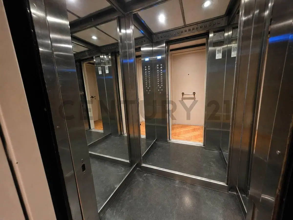 Alquiler de 4 Ambientes con dependencia en Palermo chico Cochera Balcon Categoria seguridad 2