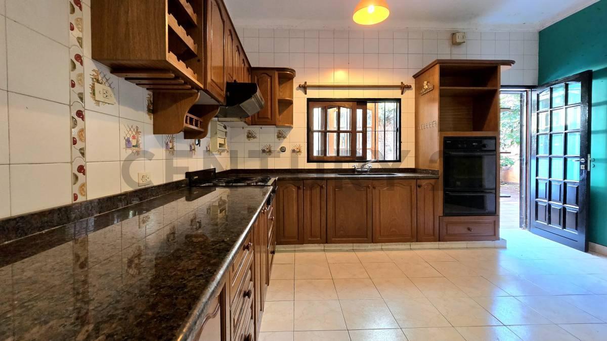 Foto de VENTA CASA 4 AMBIENTES CON GARAGE, PATIO Y QUINCHO. SE ACEPTA PERMUTA, imagen 5